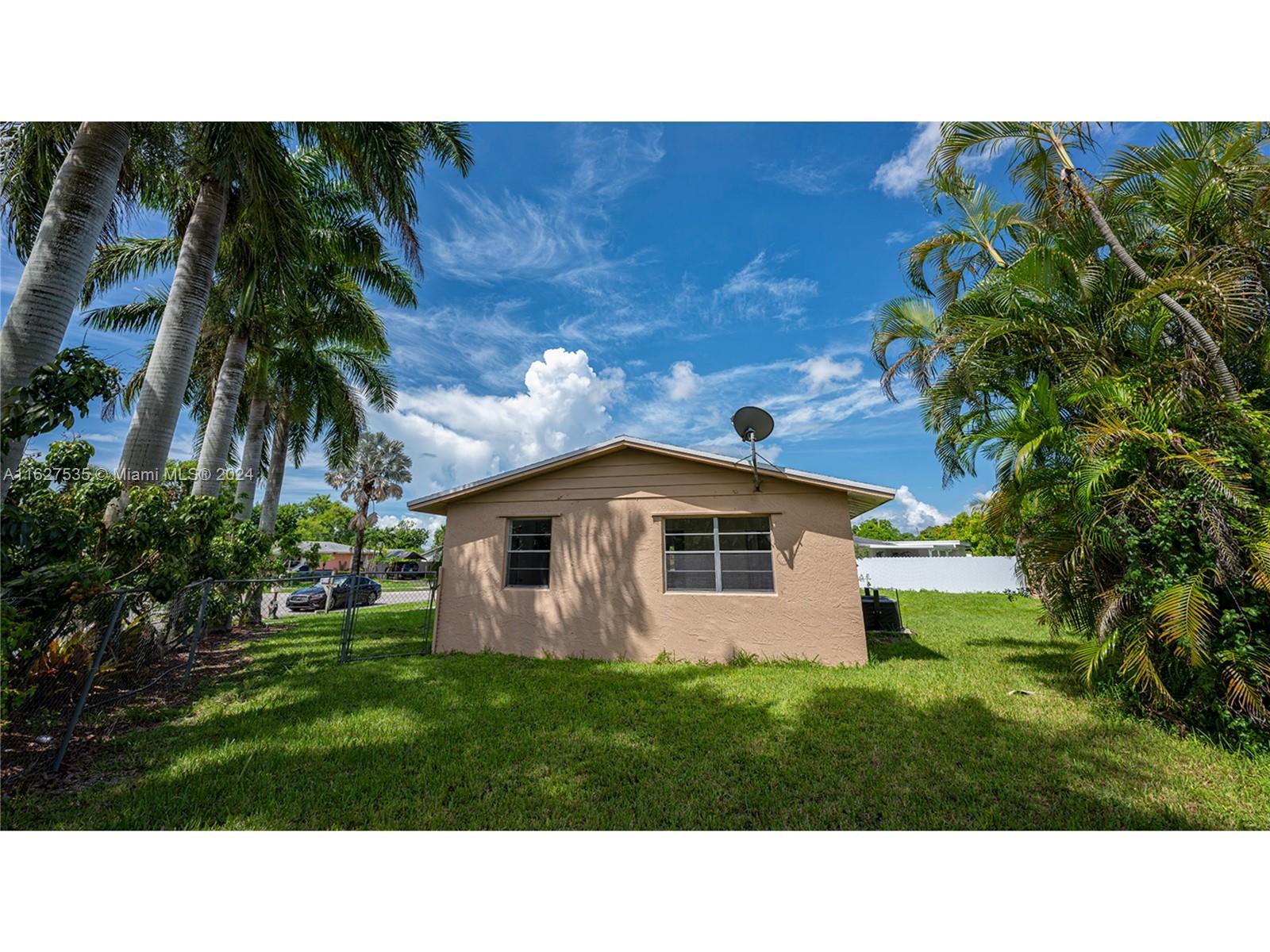 AVOCADO VILLAS - Residential