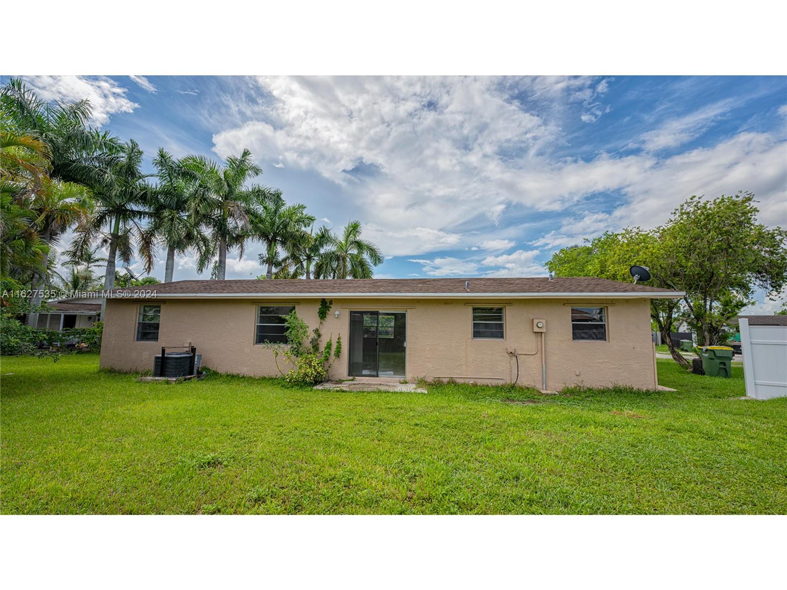 AVOCADO VILLAS - Residential