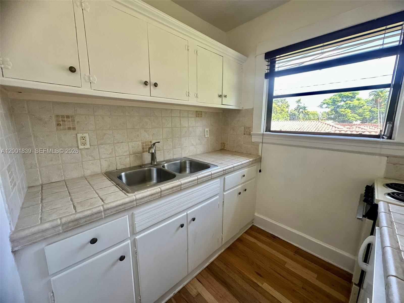 CORAL GABLES C C SEC 3 - Residential Lease