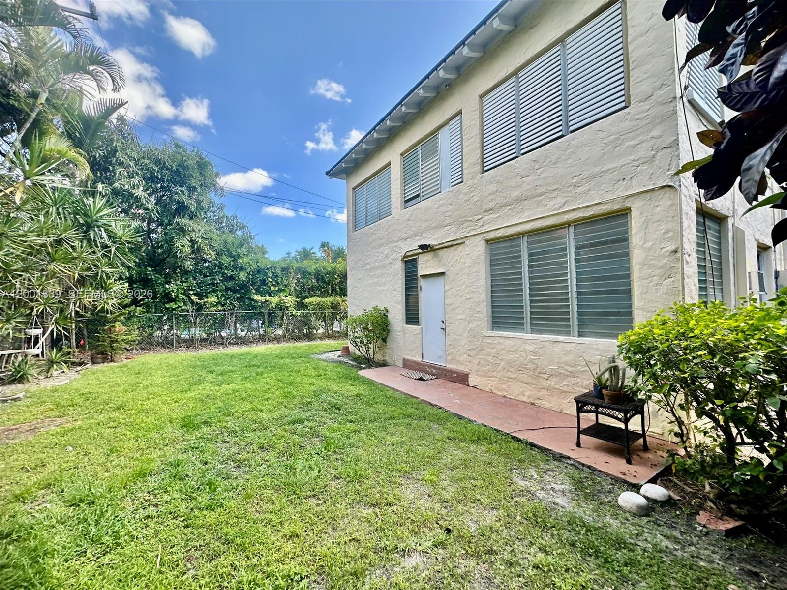 CORAL GABLES C C SEC 3 - Residential Lease