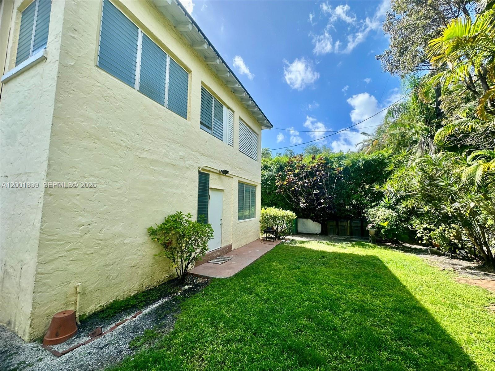 CORAL GABLES C C SEC 3 - Residential Lease