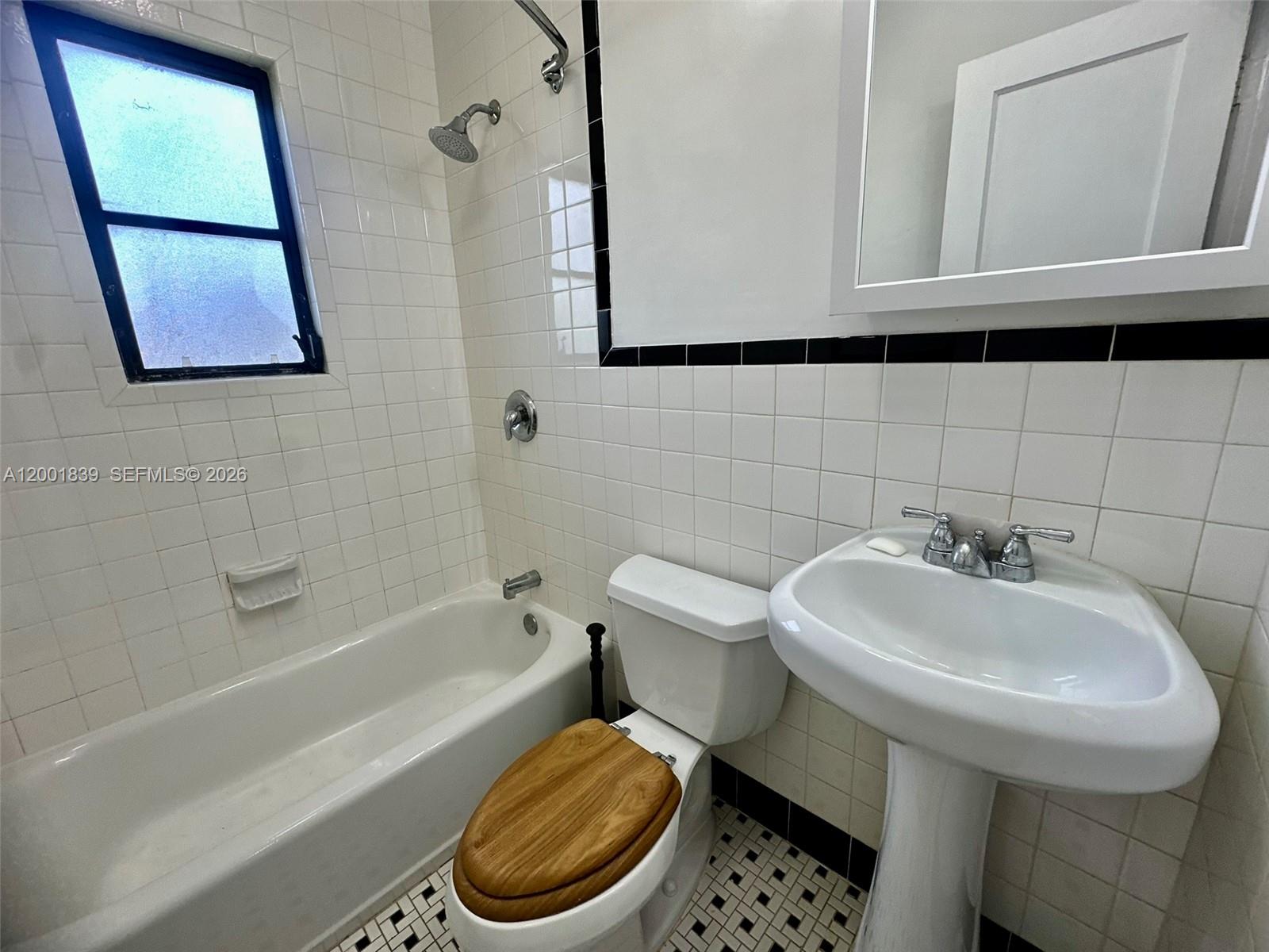 CORAL GABLES C C SEC 3 - Residential Lease