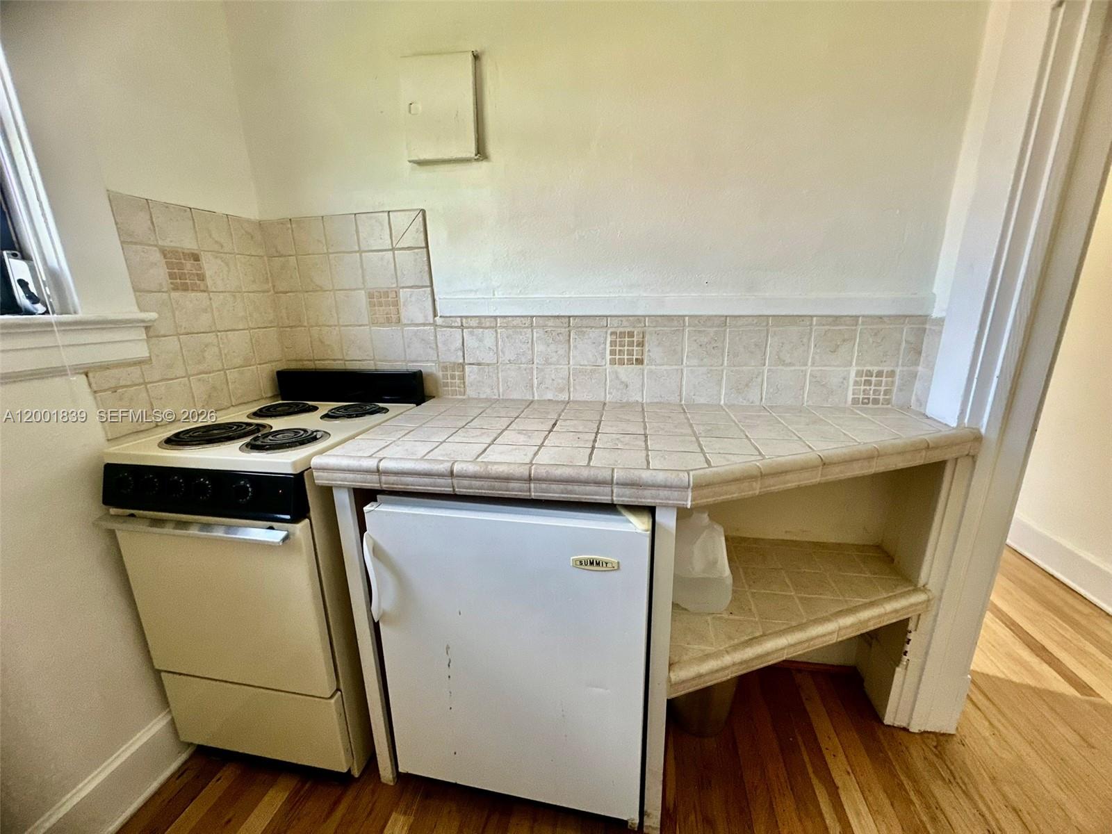 CORAL GABLES C C SEC 3 - Residential Lease