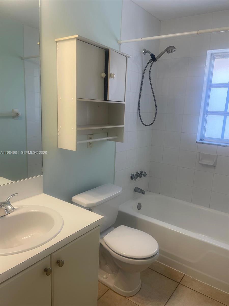 COURTYARDS AT KENDALL CON - Residential