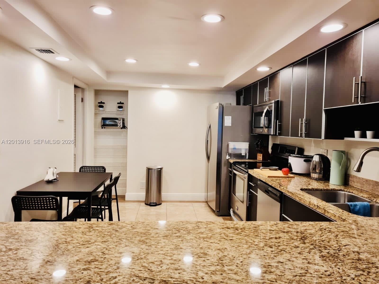 2500 Parkview Dr 2114