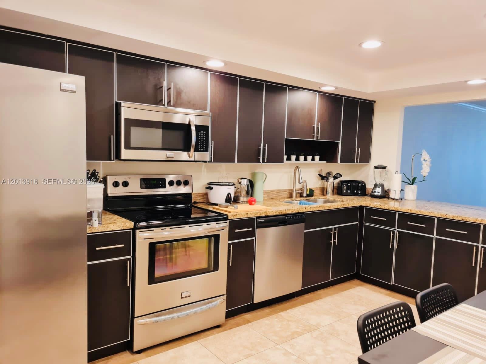 2500 Parkview Dr 2114
