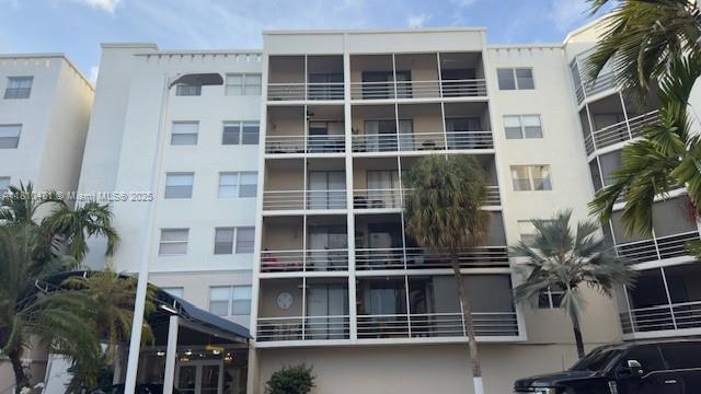 Rental Property at 2821 N Miami Beach Blvd 4M, North Miami Beach, Miami-Dade County, Florida - Bedrooms: 2 
Bathrooms: 2  - $2,450 MO.