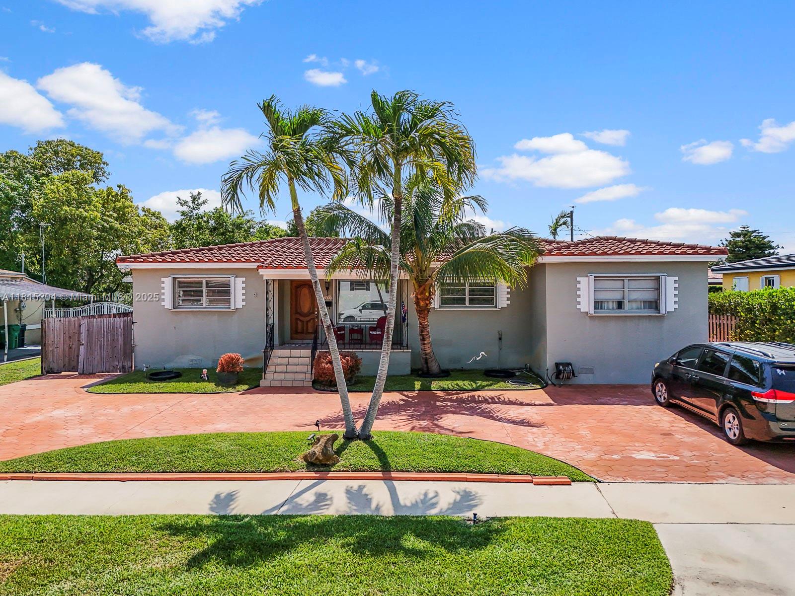 2232 Sw 82nd Ct, Miami, Broward County, Florida - 5 Bedrooms  
3 Bathrooms - 