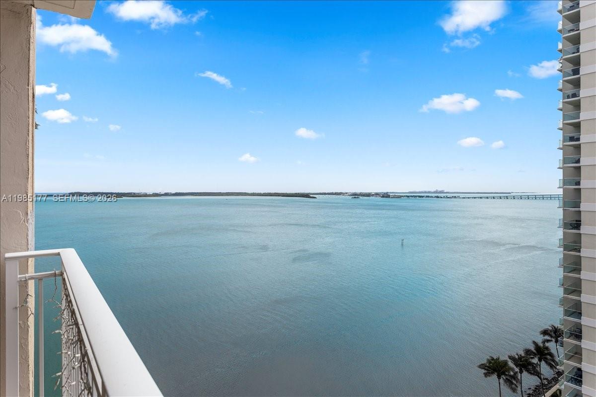 Isola Condo - Residential