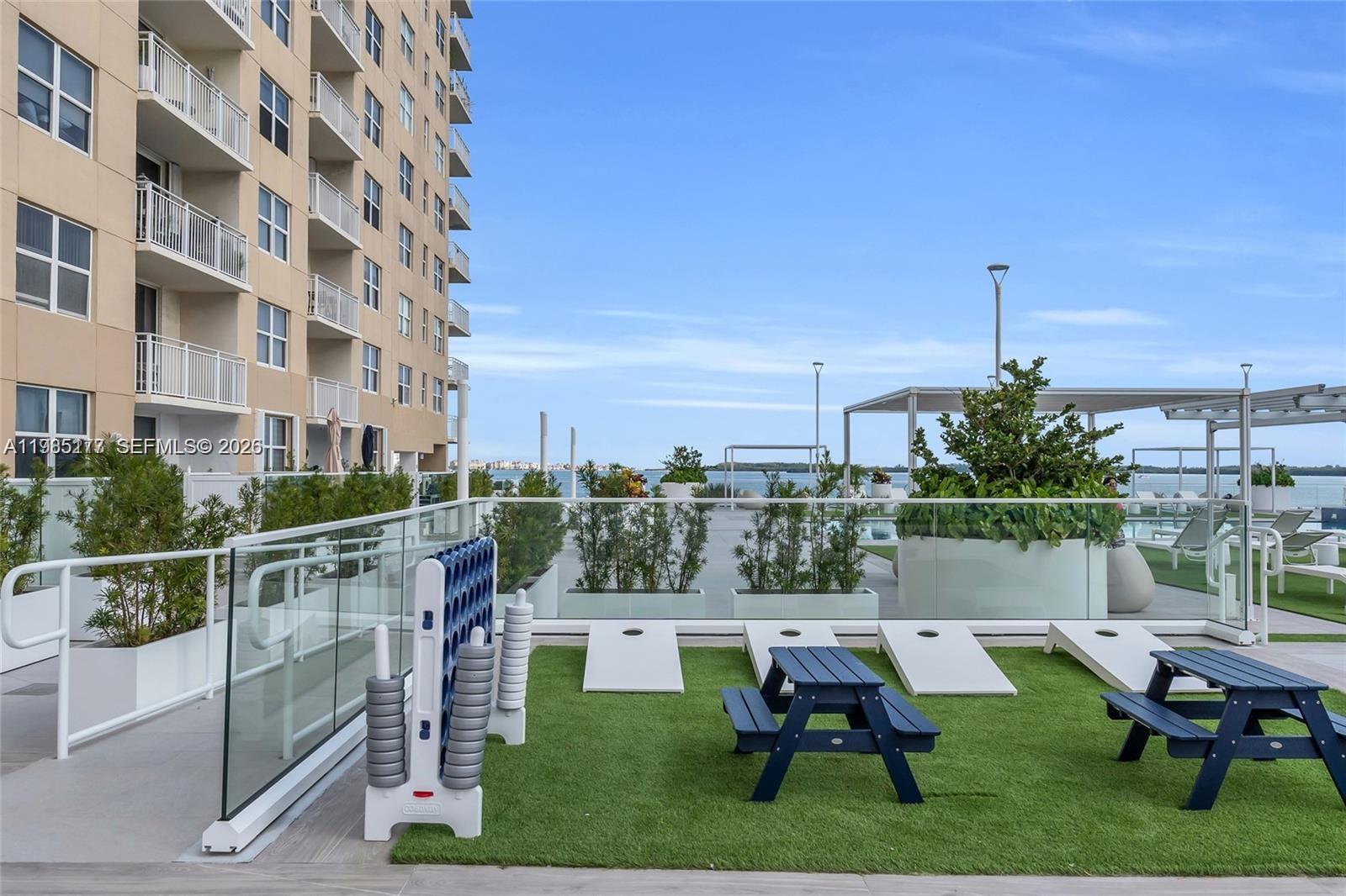 Isola Condo - Residential