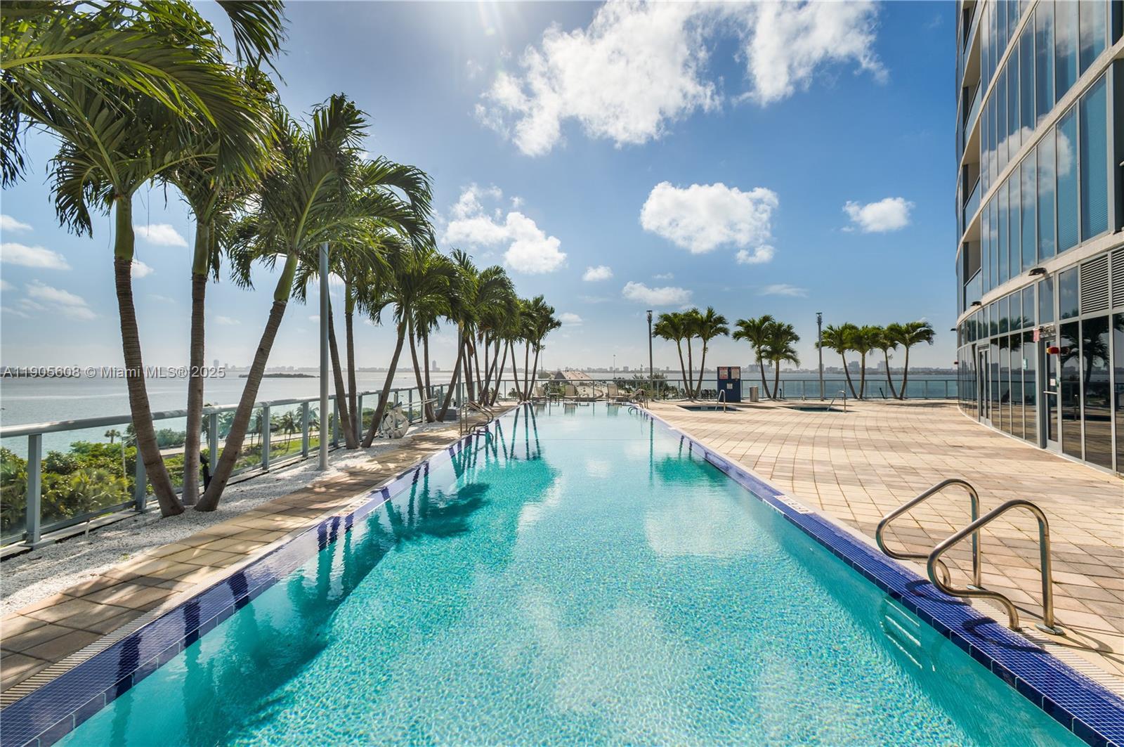 BLUE CONDO - Residential