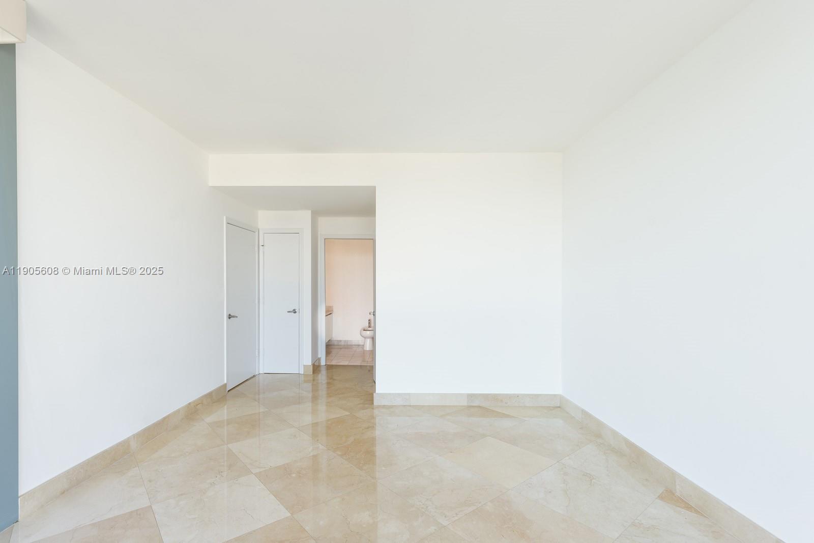 BLUE CONDO - Residential