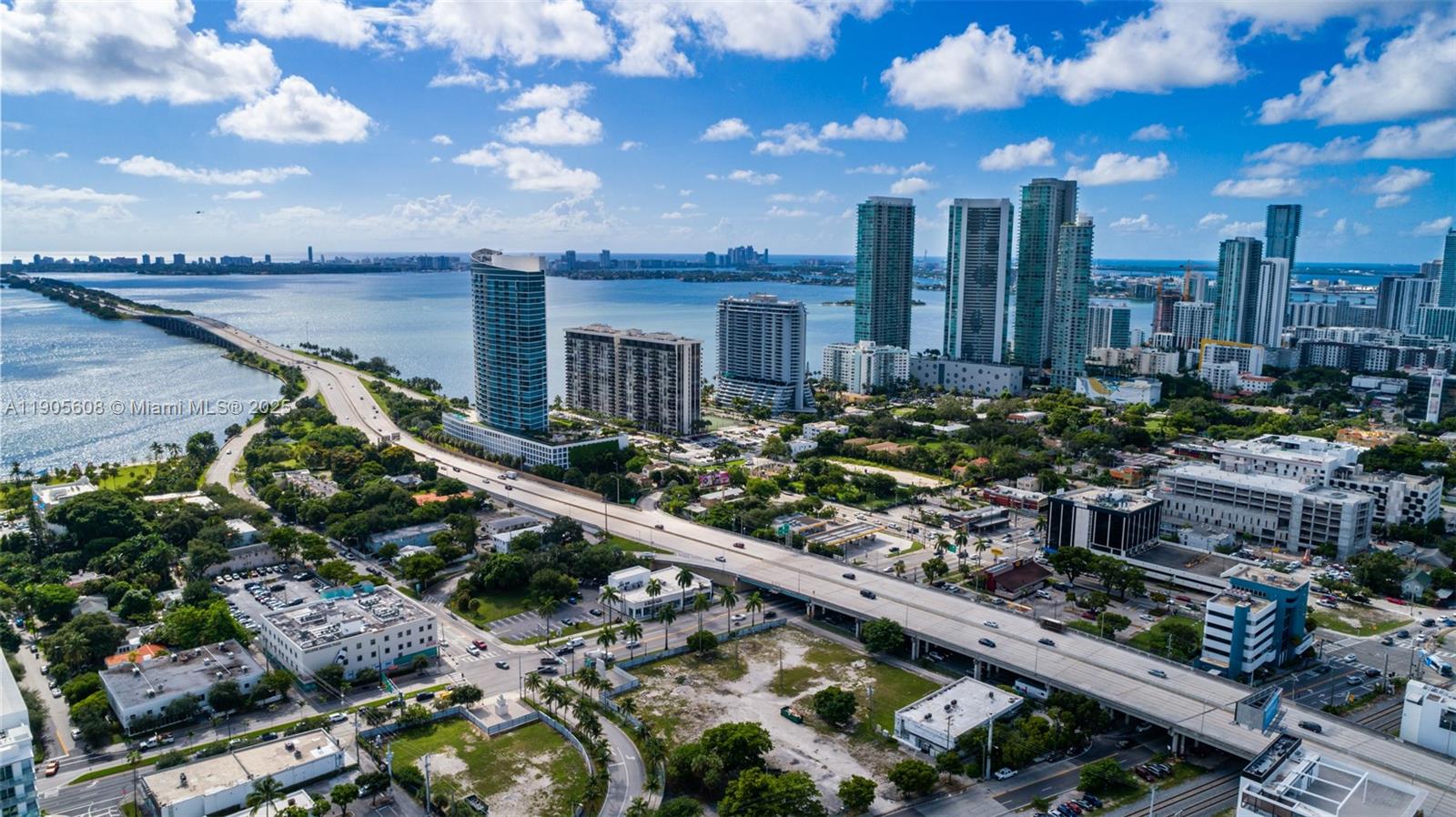 BLUE CONDO - Residential