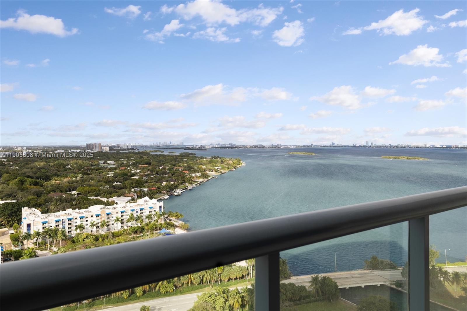 BLUE CONDO - Residential