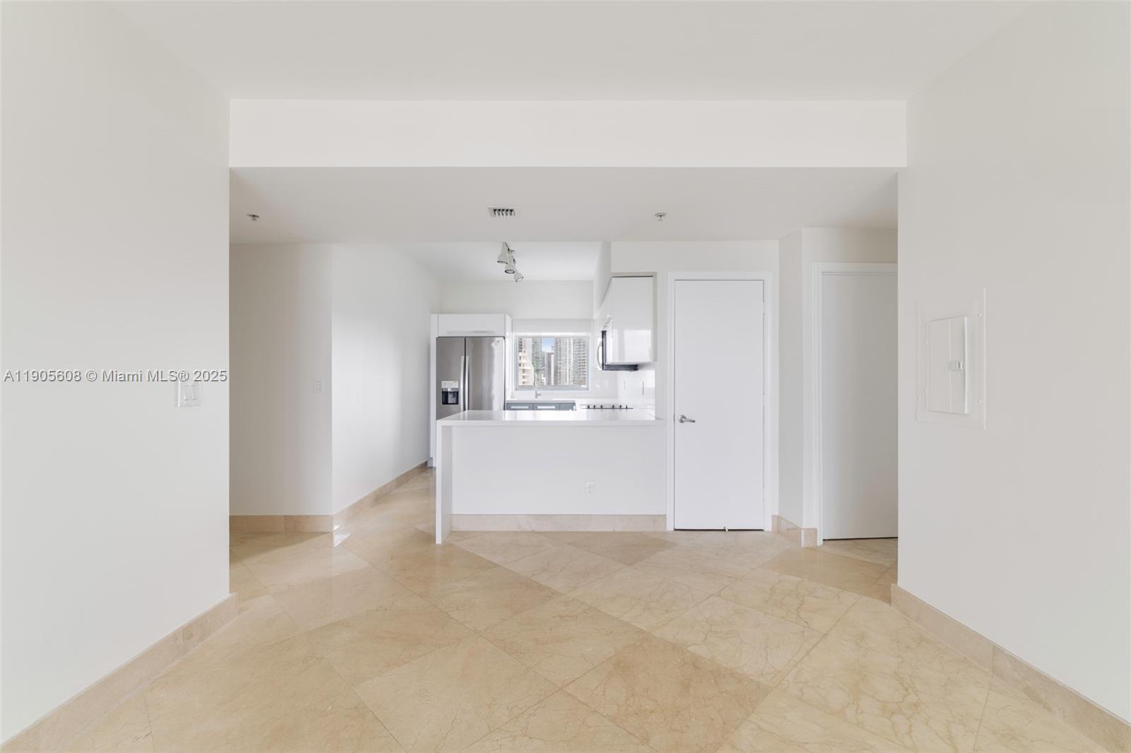 BLUE CONDO - Residential