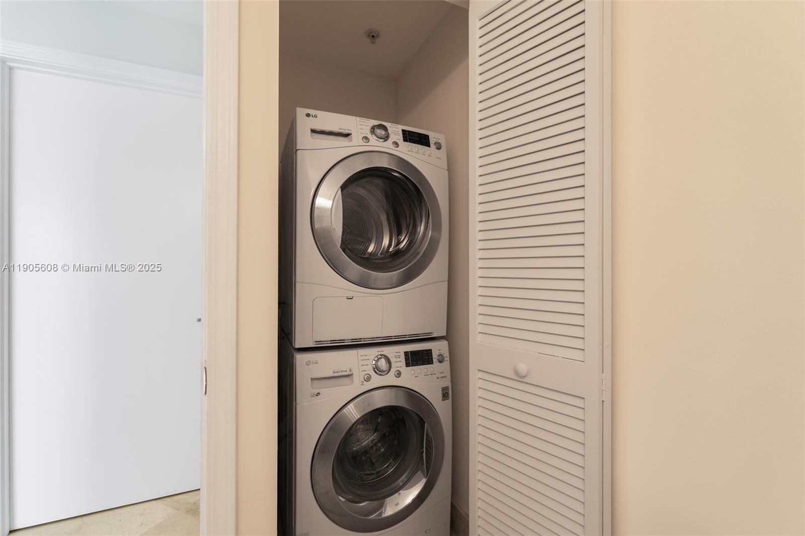 BLUE CONDO - Residential