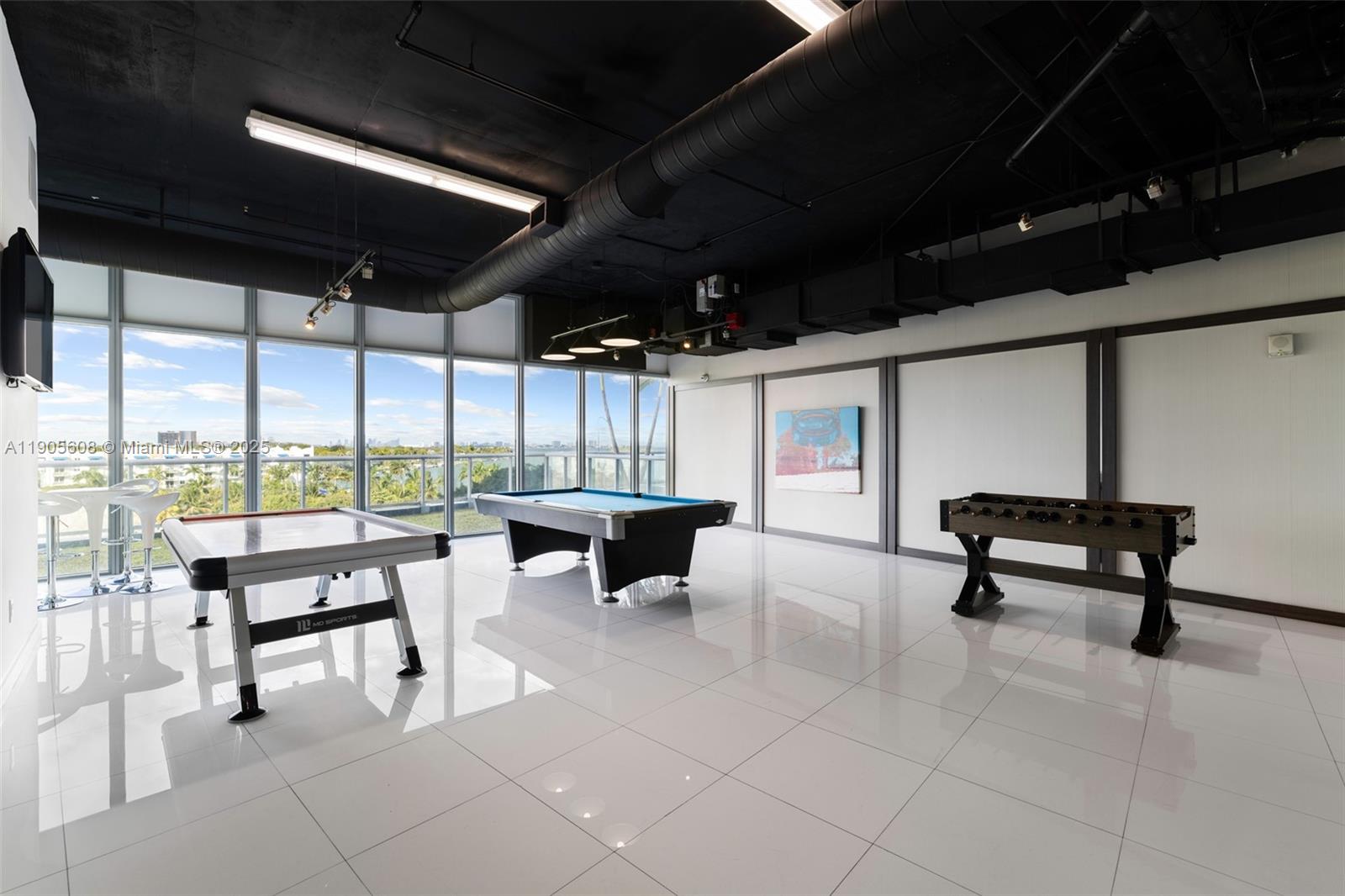 BLUE CONDO - Residential