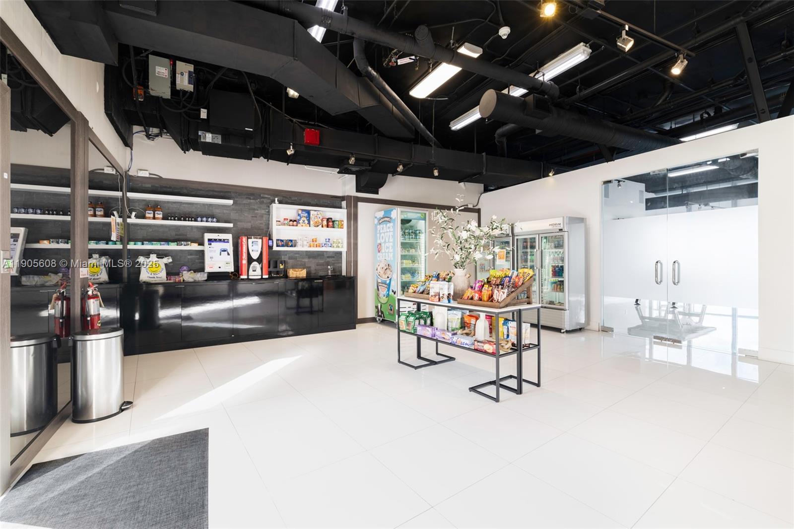 BLUE CONDO - Residential