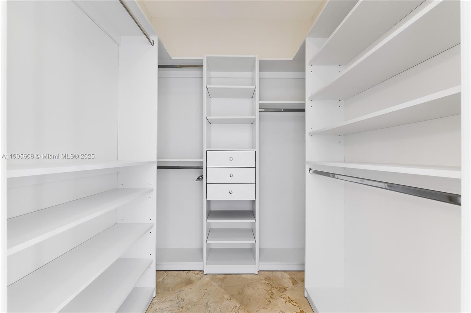 BLUE CONDO - Residential