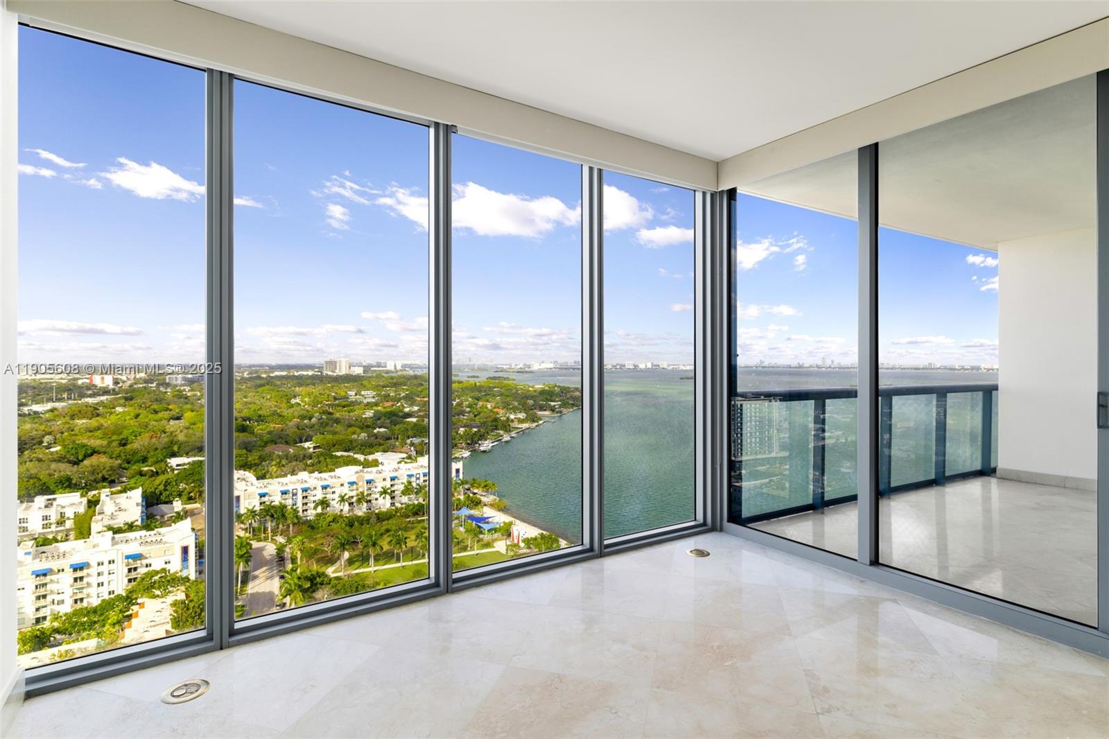 BLUE CONDO - Residential