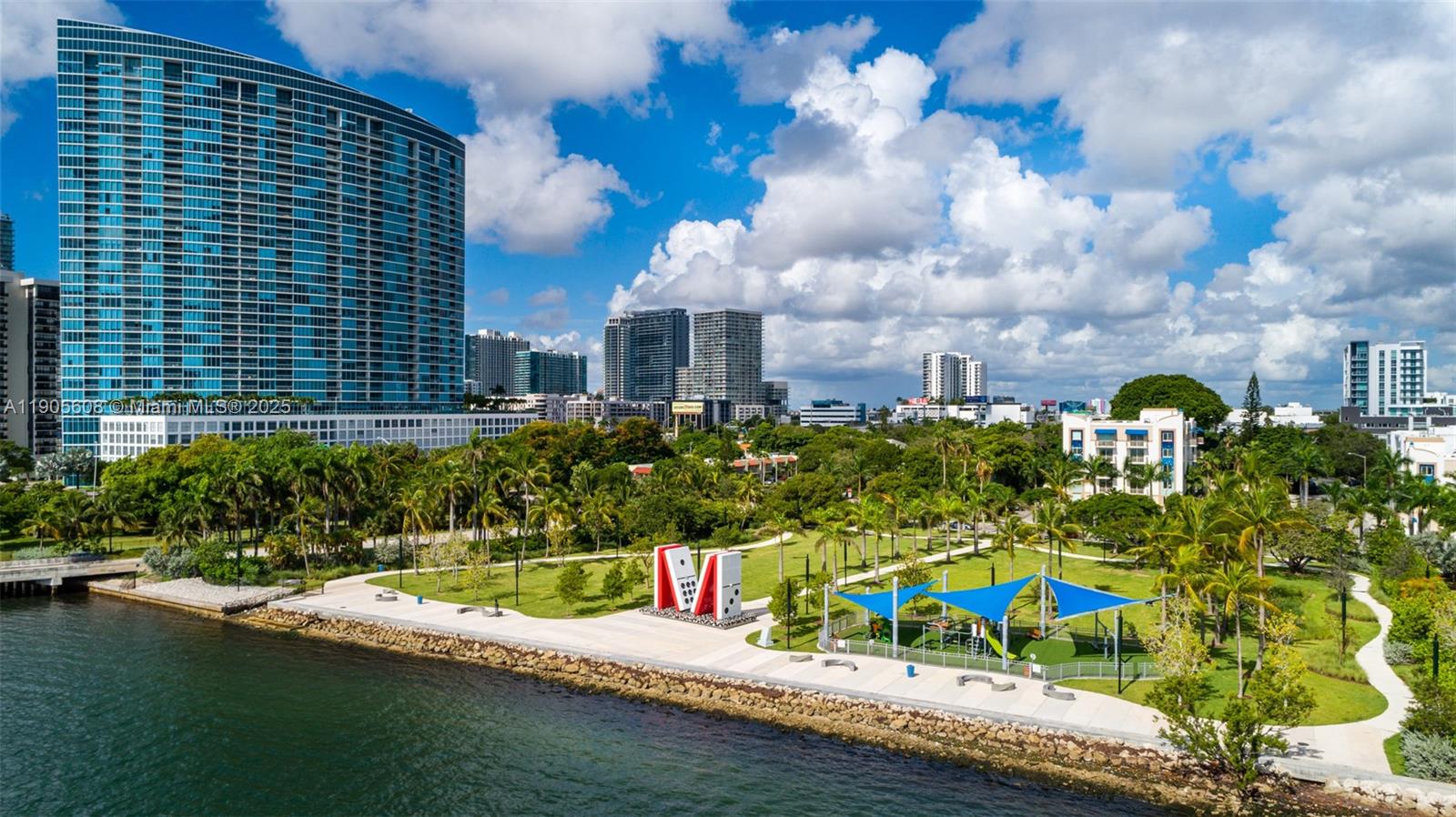 BLUE CONDO - Residential