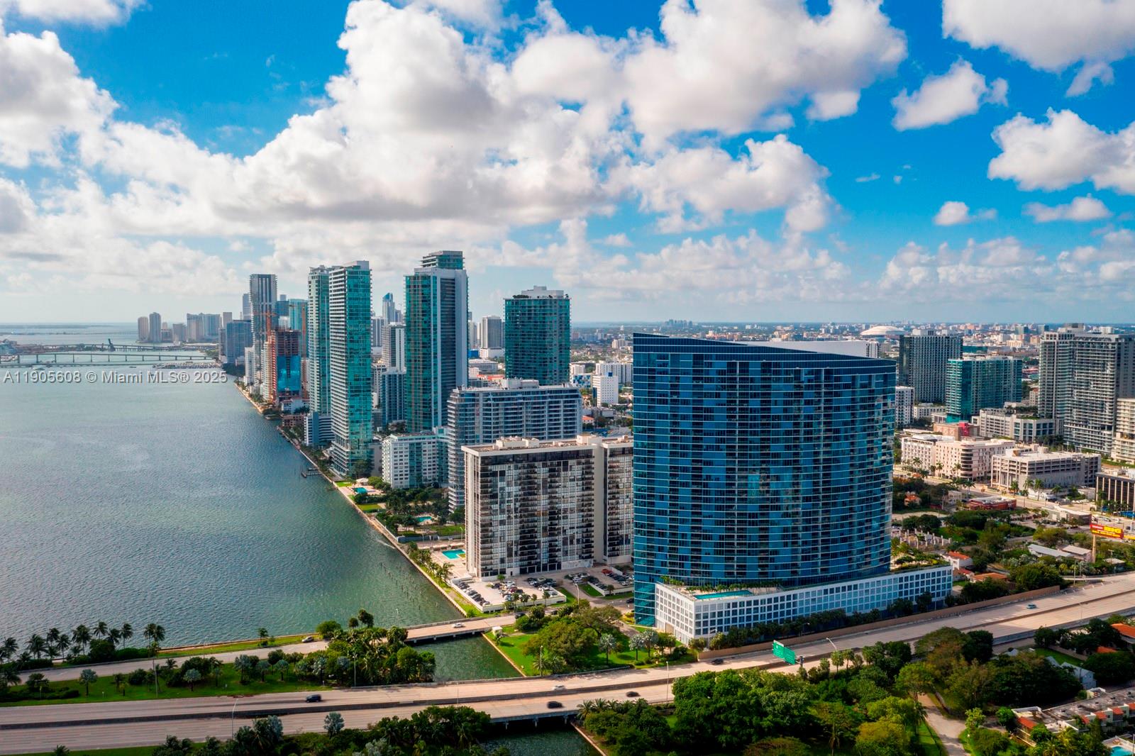 BLUE CONDO - Residential