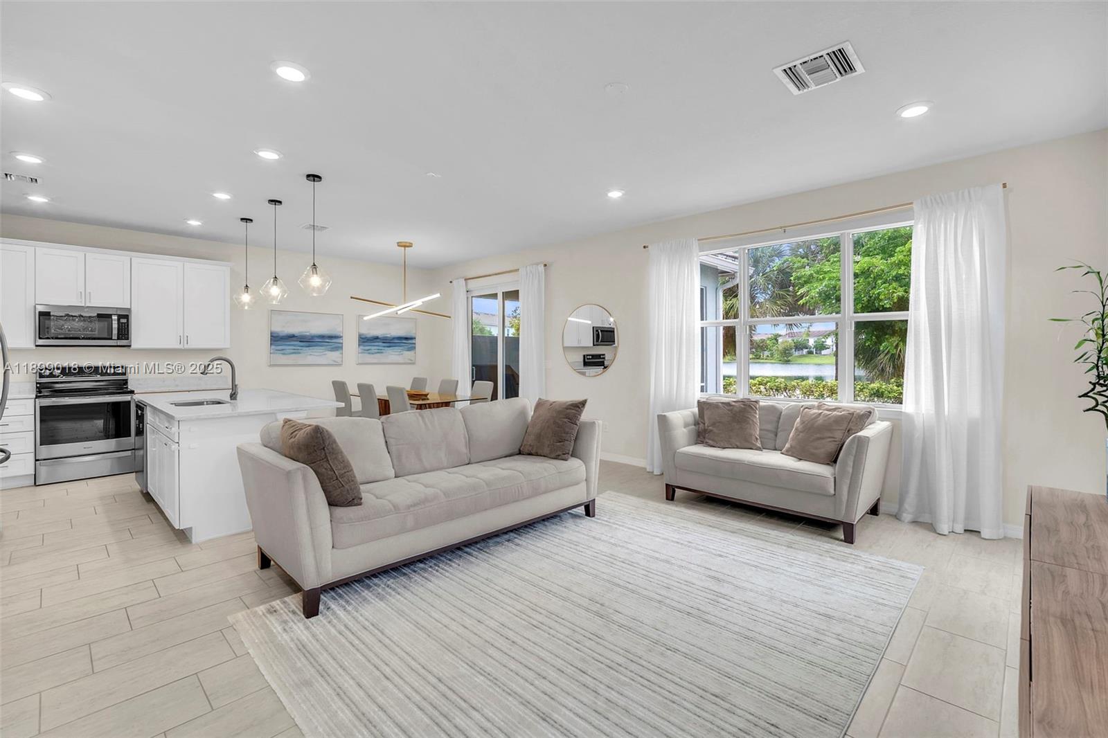 1436 Silk Oak Dr