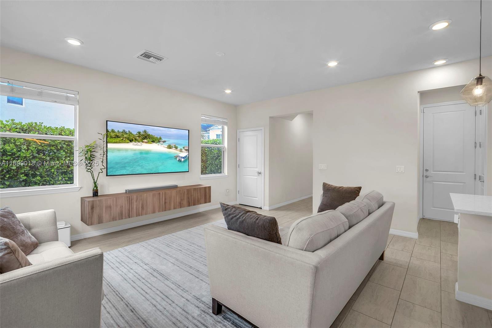 HILLCREST COUNTRY CLUB SO - Residential