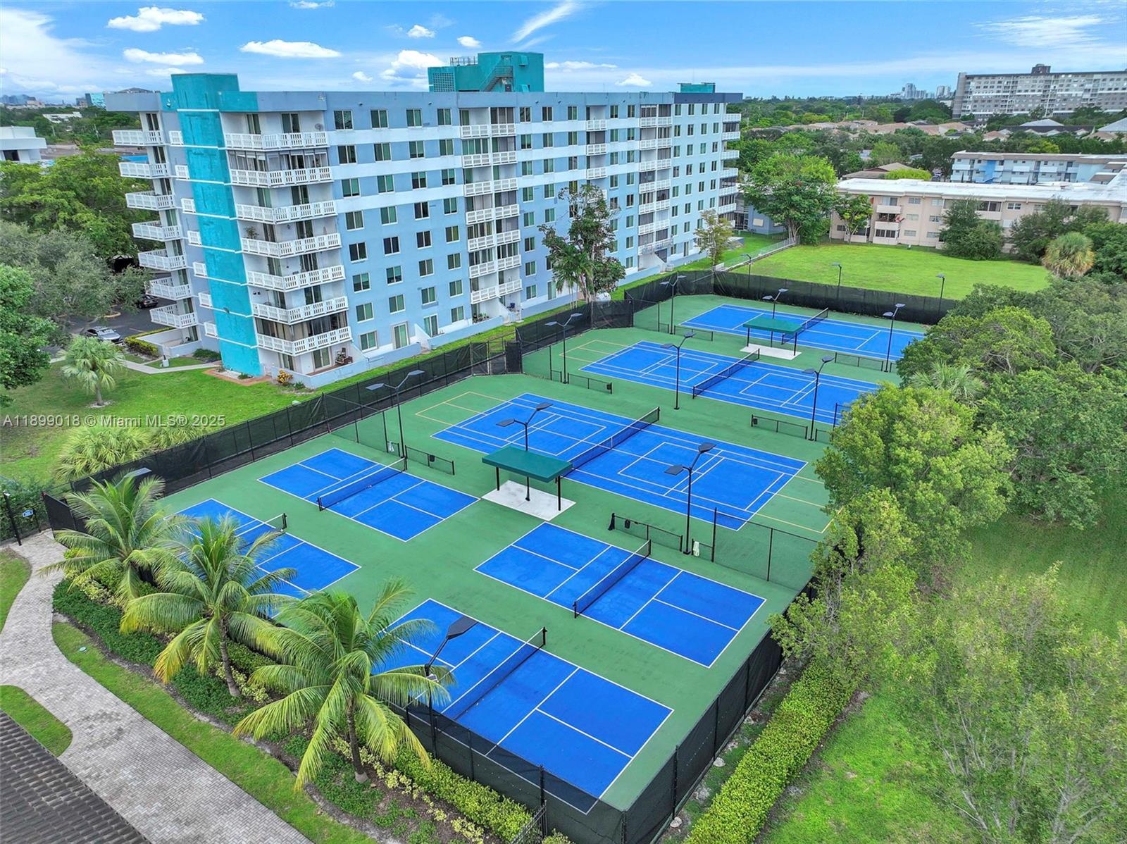 HILLCREST COUNTRY CLUB SO - Residential