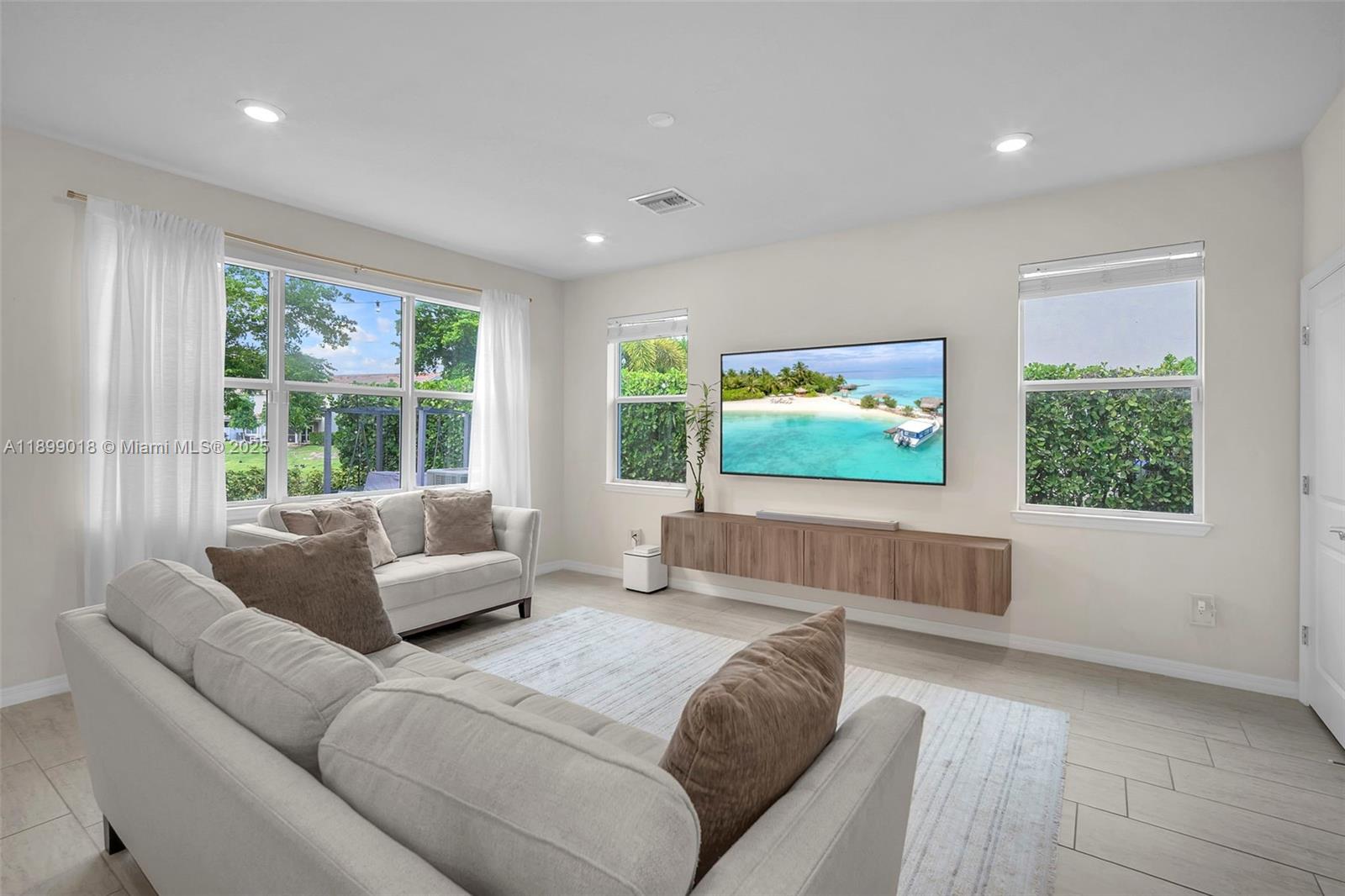 1436 Silk Oak Dr