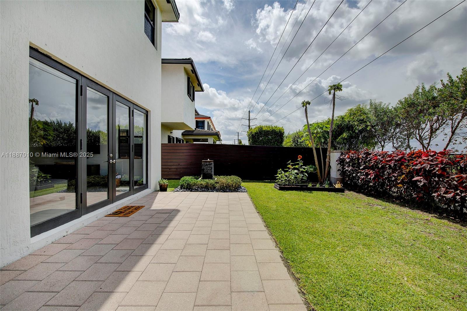 CRESTVIEW WEST - Residential