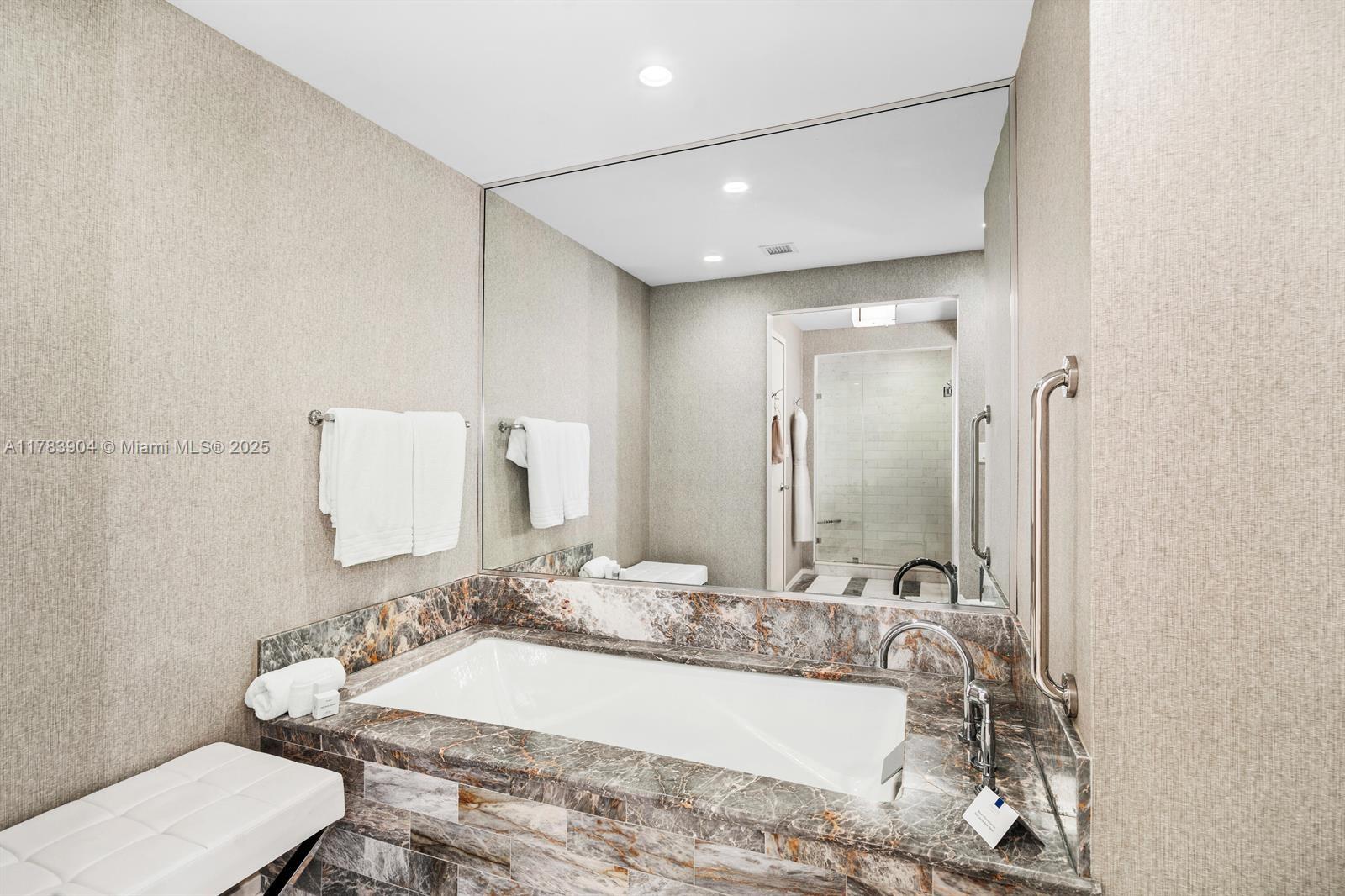 551 FLB CONDOMINIUM HOTEL - Residential