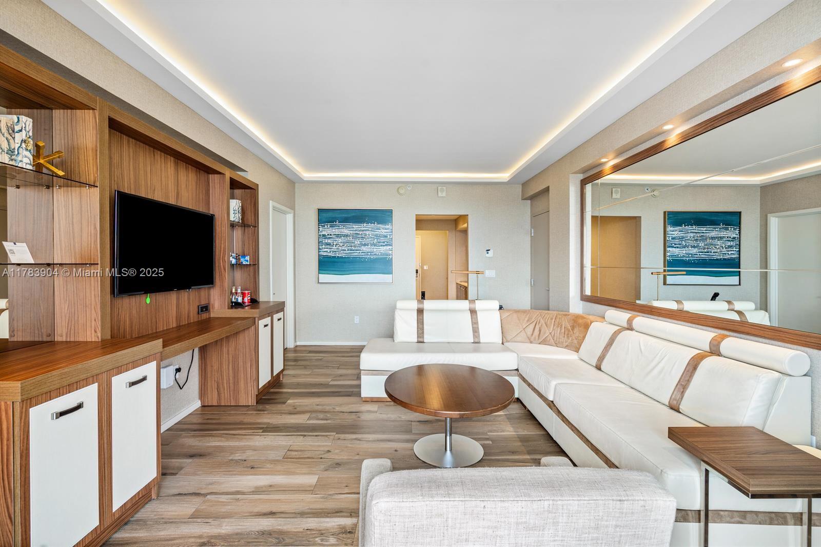 551 FLB CONDOMINIUM HOTEL - Residential