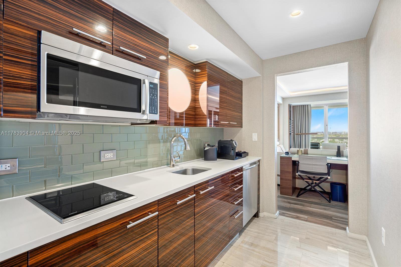 551 FLB CONDOMINIUM HOTEL - Residential