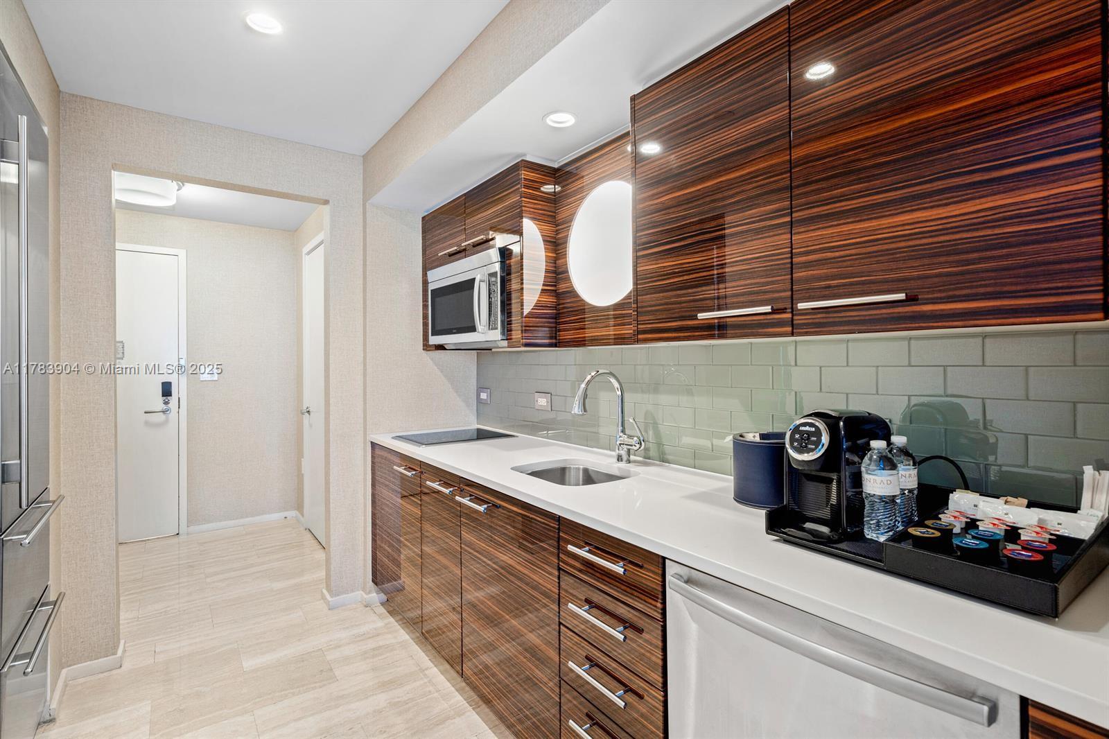 551 FLB CONDOMINIUM HOTEL - Residential