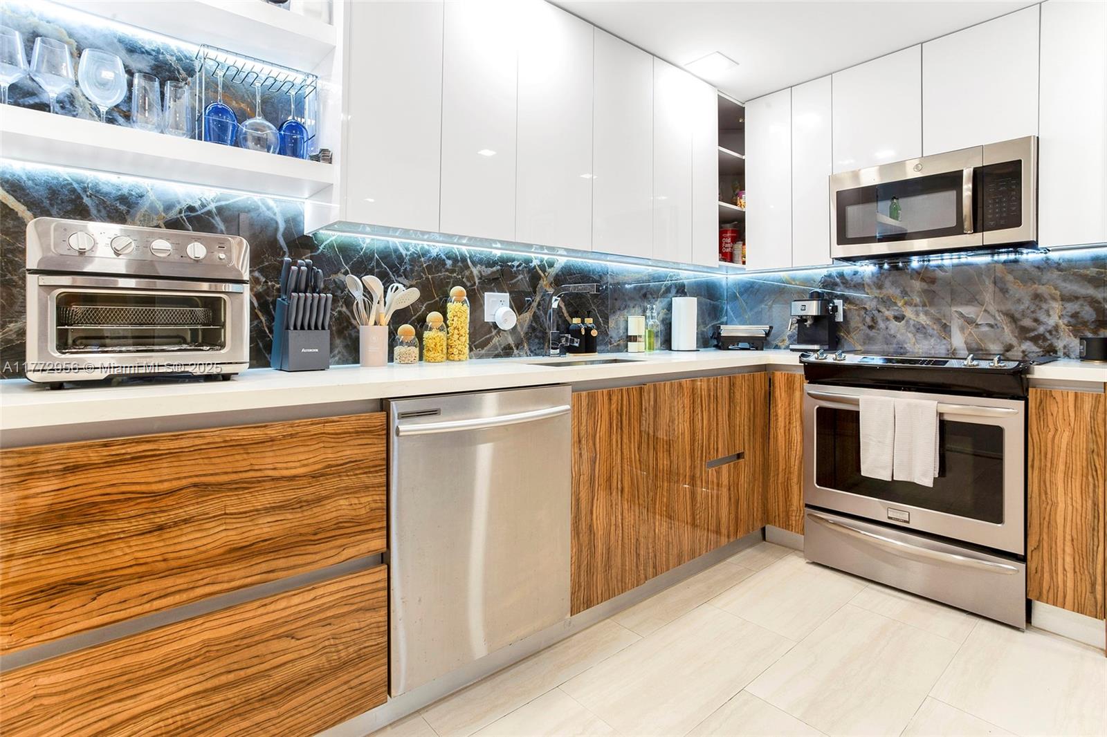 Rental Property at 2821 N N Miami Beach Blvd 5M, North Miami Beach, Miami-Dade County, Florida - Bedrooms: 2 
Bathrooms: 2  - $2,790 MO.