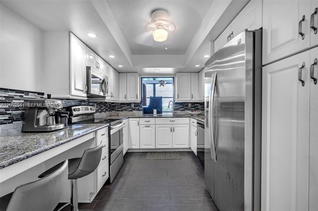 Photo of 1000 Parkview Dr #715, Hallandale Beach, FL 33009 (MLS # A12032641)
