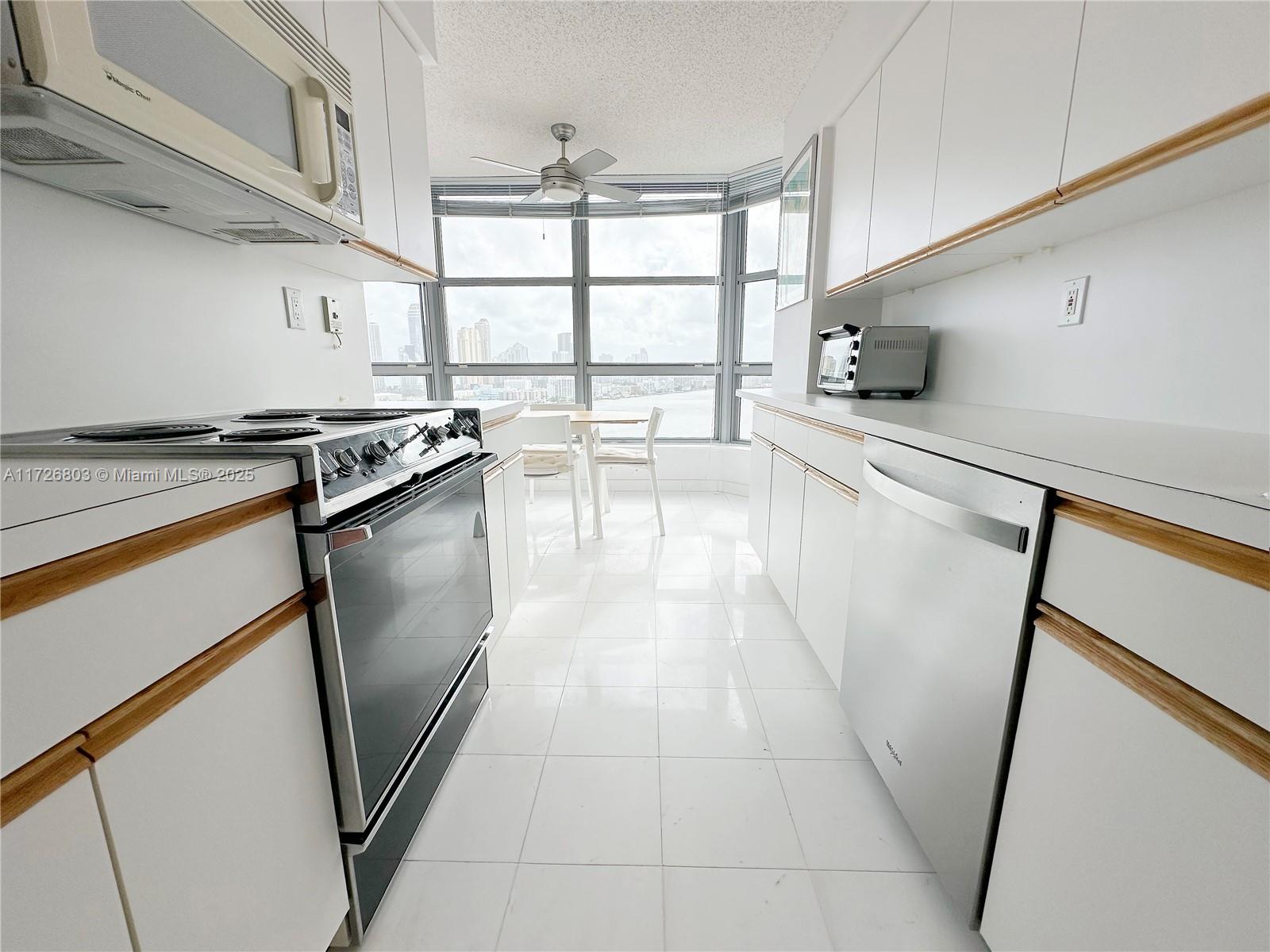 MYSTIC POINTE CONDO NO TH - Residential Lease