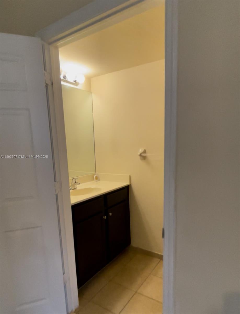 KENDALL COMMONS TOWNHOMES - Residential Lease