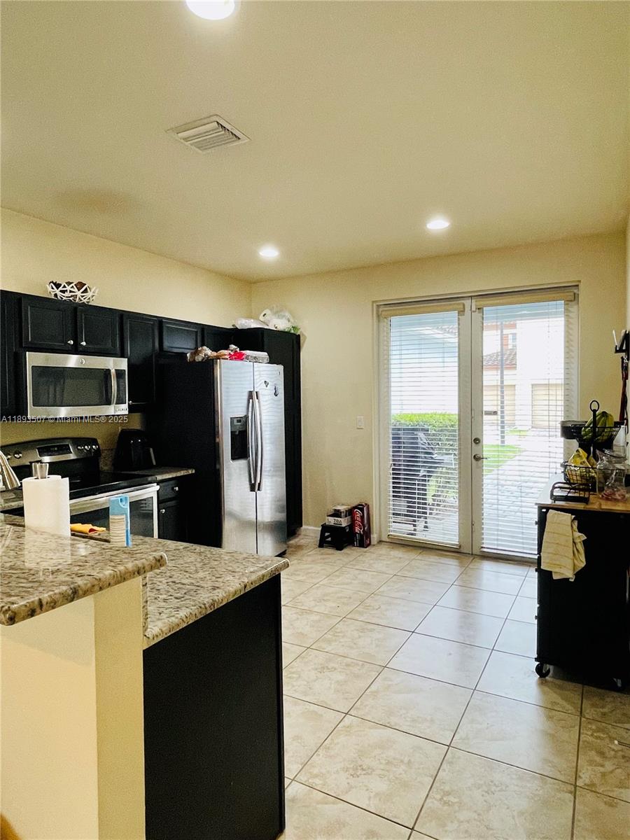 KENDALL COMMONS TOWNHOMES - Residential Lease