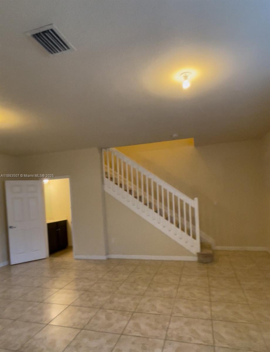 KENDALL COMMONS TOWNHOMES - Residential Lease