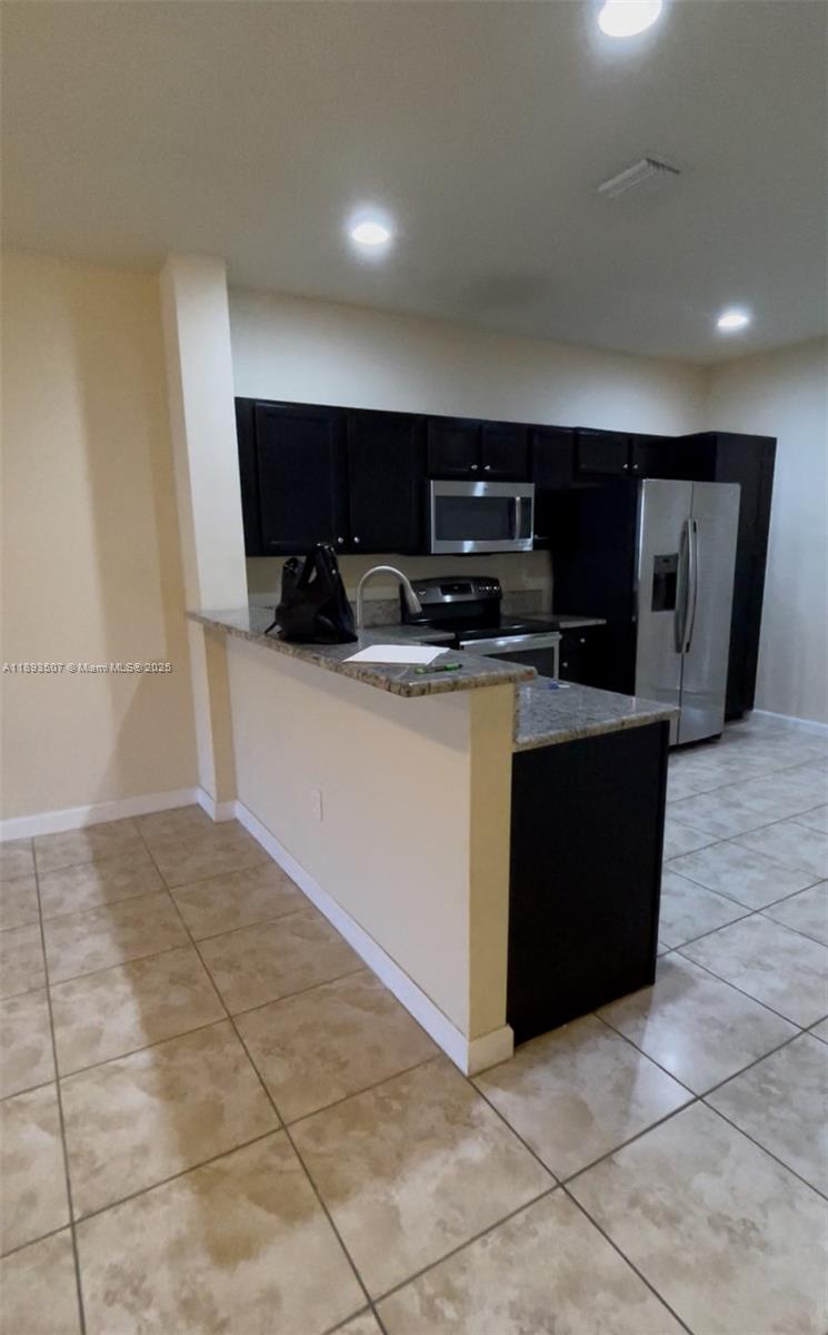 KENDALL COMMONS TOWNHOMES - Residential Lease