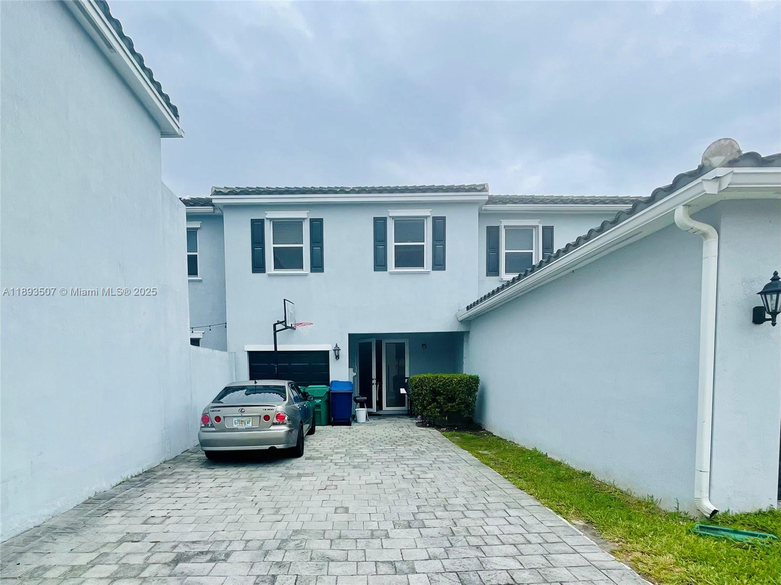 KENDALL COMMONS TOWNHOMES - Residential Lease