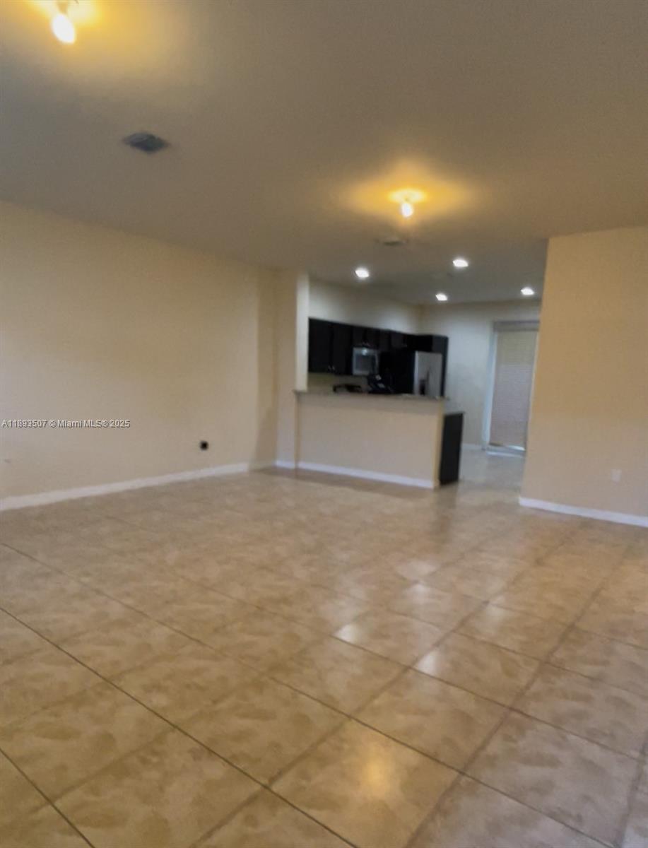 KENDALL COMMONS TOWNHOMES - Residential Lease