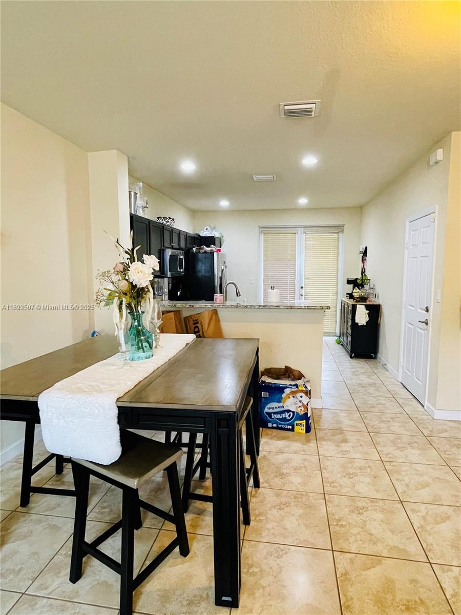 KENDALL COMMONS TOWNHOMES - Residential Lease