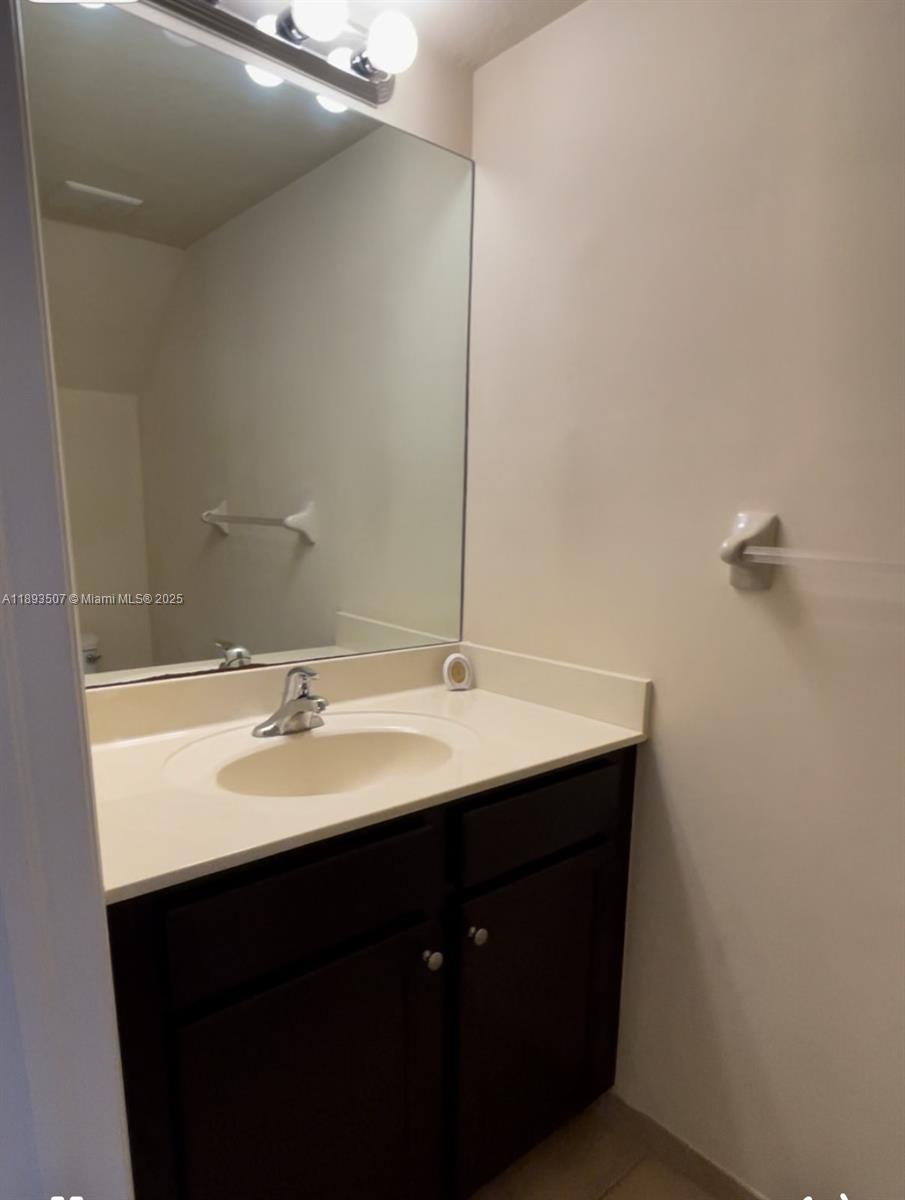 KENDALL COMMONS TOWNHOMES - Residential Lease