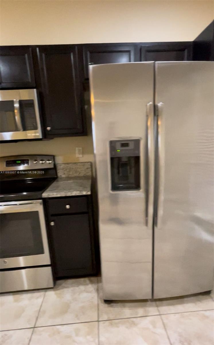 KENDALL COMMONS TOWNHOMES - Residential Lease