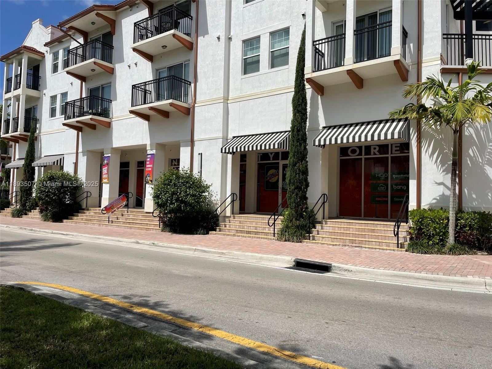 KENDALL COMMONS TOWNHOMES - Residential Lease