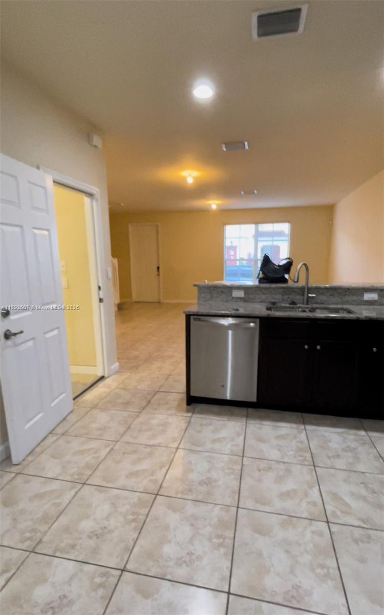 KENDALL COMMONS TOWNHOMES - Residential Lease