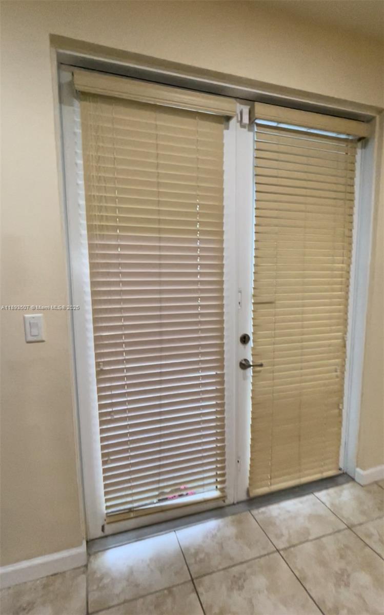 KENDALL COMMONS TOWNHOMES - Residential Lease